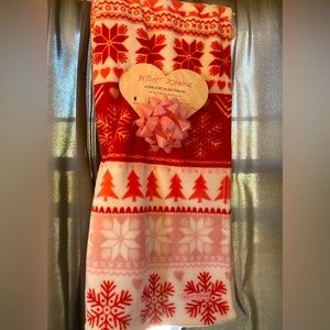 Betsy Johnson Holiday Ultra Plush Throw